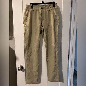 Great condition! Men’s khaki golf pants.